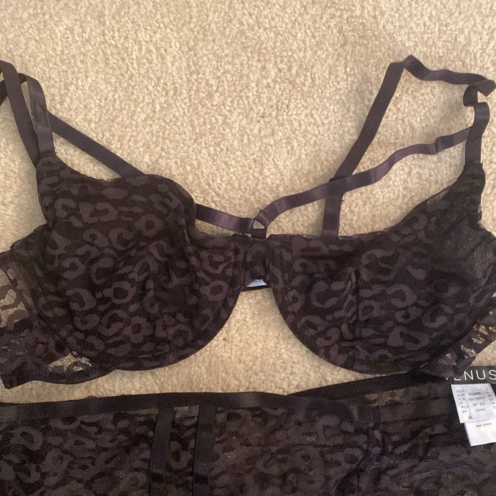 Venus New in bag size medium/large lingerie - Picture 5 of 10